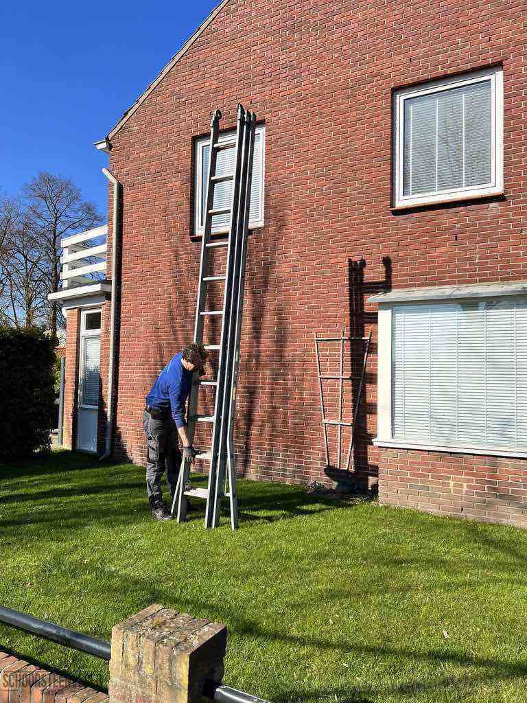 Wolvega schoorsteenveger huis ladder